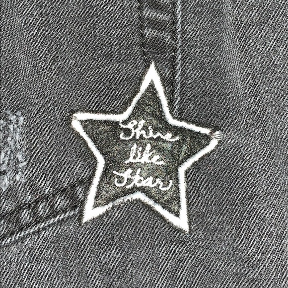 FOREVER21 Black denim shorts 🖤❤️💛 - Picture 6 of 6